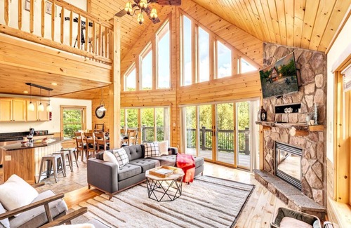 Bethel Ski Chalet | Spruce Peak Chalet! HotTub! Dogs Ok! Firepit! A/C!