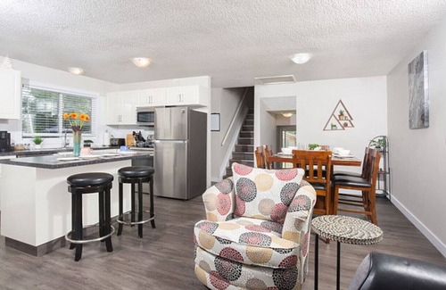 Grande Prairie Apartment | Spruce Springsteen Suite