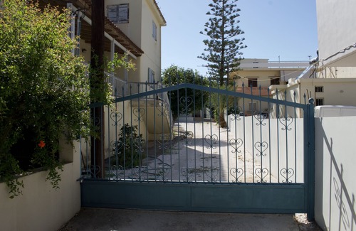 Daratsos Apartment | "Spyros" 1-Room Apartment - Simple, cozy, close to the beach
