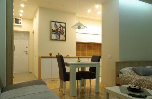 City Center Apartment | Square Studio Apartment