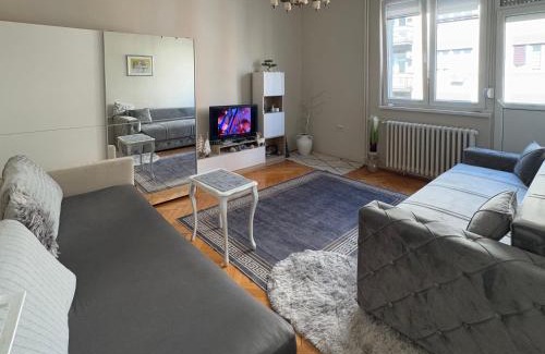 Uzice Apartment | Square View Apartment