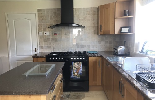 Saundersfoot House | Squirrels Rest comfortable home 3 min drive to Saundersfoot Beach sleeps 8