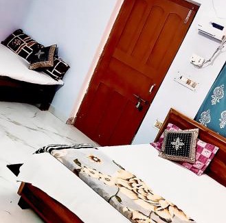 Ayodhya House | Sri Rameshwaram Guest House Near by Hanuman Garhi 300 meters
