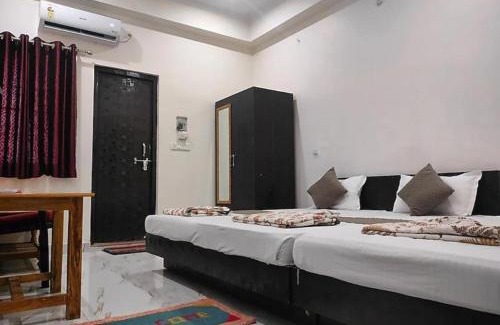 Ayodhya House | Sri Rameshwaram Guest House Near by Hanuman Garhi 300 meters