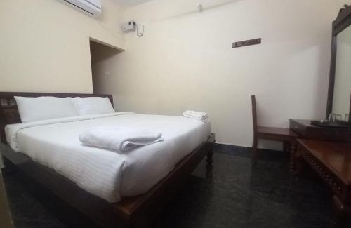 Kuilapalayam Hotel | SRI SAVERAA RESIDENCY