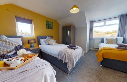 Yaxley House | SRK - Large Groups/Family House near Town