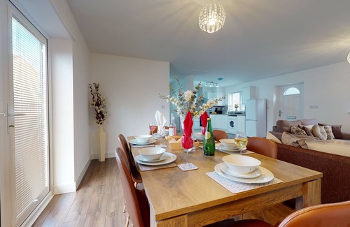 Peterborough Apartment | SRK- Secure Brand New Luxury Green View Lodge