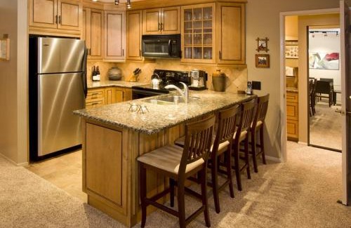 Mammoth Lakes Apartment | St Anton Street View 2-Bedroom Condo with full kitchen