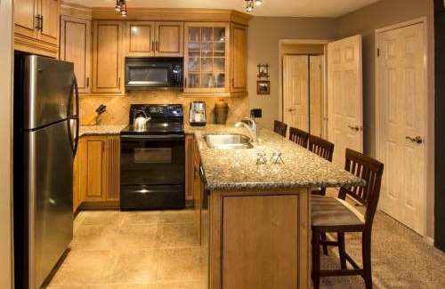 Mammoth Lakes Apartment | St Anton Street View 2-Bedroom Condo with full kitchen