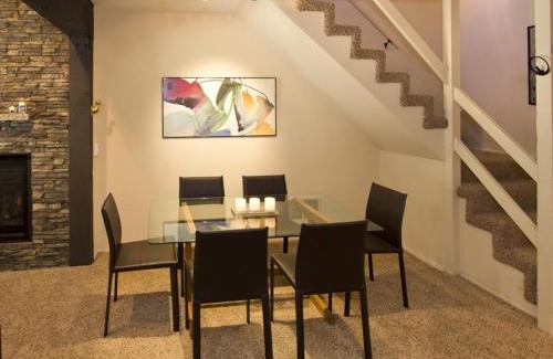 Mammoth Lakes Apartment | St Anton Street View 2-Bedroom Condo with full kitchen
