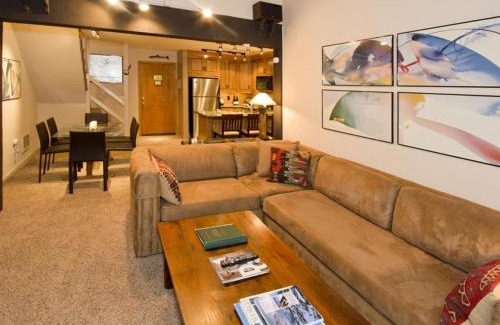 Mammoth Lakes Apartment | St Anton Street View 2-Bedroom Condo with full kitchen