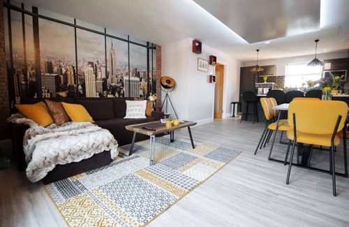Swindon Apartment | St Austell Way Central Location Long Stays Parking