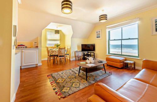 Little Haven Apartment | St Brides Bay Sea View