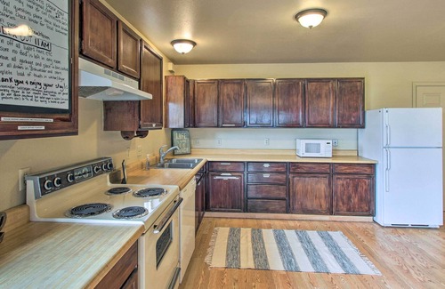 St. Charles Condo | St Charles Condo - 6 Miles to North Beach Park!