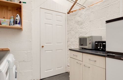 Shaldon House | St. Christopher's Cottage