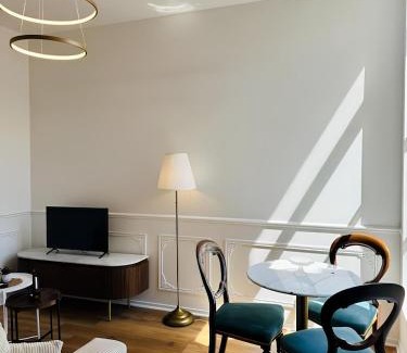 Quartier Vieux Marche-Cathedrale Apartment | St Croix Appartement style Haussmannien lumineux "Ménage & Linge Inclus"
