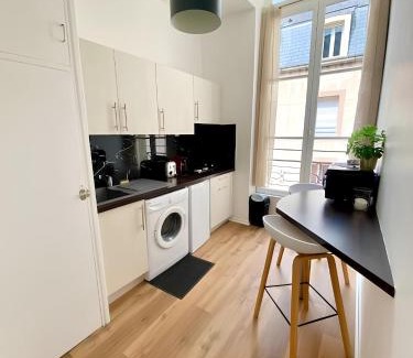 Quartier Vieux Marche-Cathedrale Apartment | St Croix Appartement style Haussmannien lumineux "Ménage & Linge Inclus"