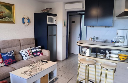 Saint-Cyprien Plage Apartment | St Cyprien 1-bedroom apartment on the marina with air conditioning