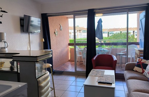 Saint-Cyprien Plage Apartment | St Cyprien 1-bedroom apartment on the marina with air conditioning