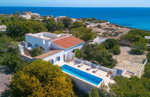 Formentera Villa | Stunning private villa for 10 people with WIFI, private pool, A/C, TV and patio