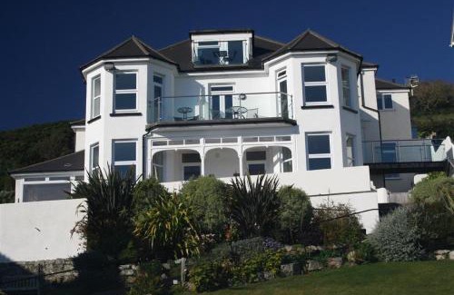 West Looe Apartment | St Georges Lemain Garden Apts