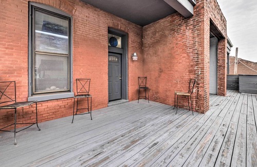 The Gate Apartment | St Louis Apt w/ Large Deck ~ 3 Mi to Downtown