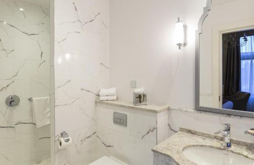 Avonmore and Brook Green Hotel | St Paul's Hotel