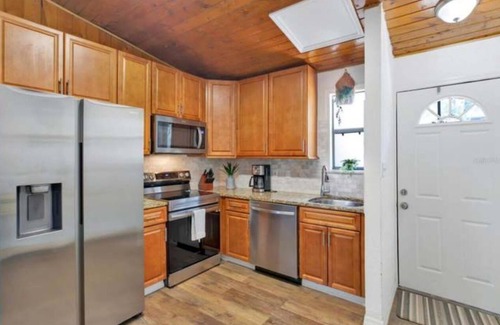 Highpoint Villa | St Pete Airport/Clear Water/Unit B