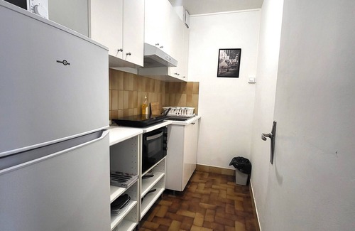 Trappes Apartment | St-Quentin-en-Yvelines: Large studio with parking space