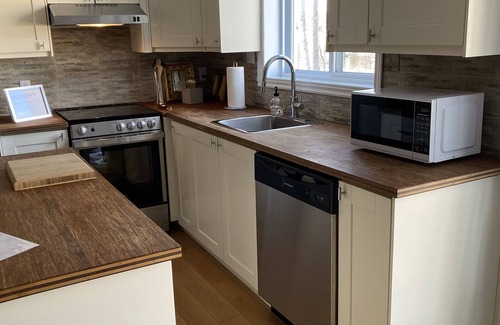Saint-Sauveur House | ST SAUVEUR VILLAGE -spacious-1000 sq.ft. - close to all…ski till May 18!