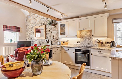 Garn Fadryn House | Stabal y Sarn - Two Bedroom House, Sleeps 5