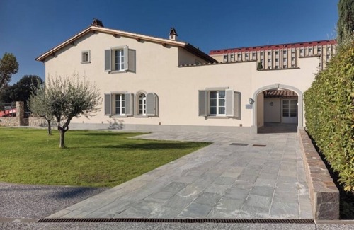Novoli - San Donato Apartment | Stables 2 | Apartment Villa Carobbi