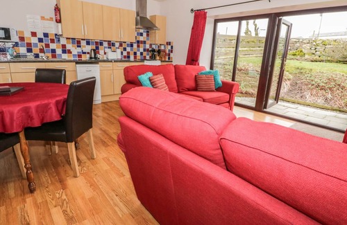 Llanrwst Cottage | STABLES COTTAGE, pet friendly, with a garden in Llanrwst