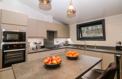 Chesterfield Cottage | STABLES LODGE, pet friendly, character holiday cottage in Wingerworth