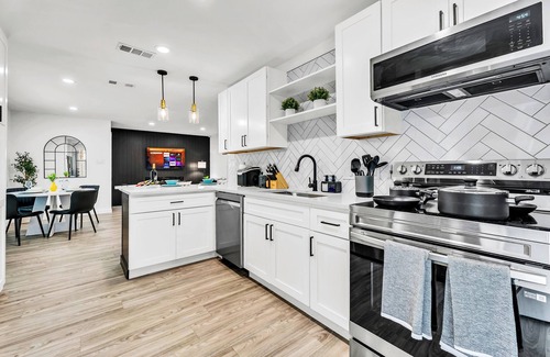 Central Arlington House | Stadium Hideout & Retreat/Walk to AT&T Stadium