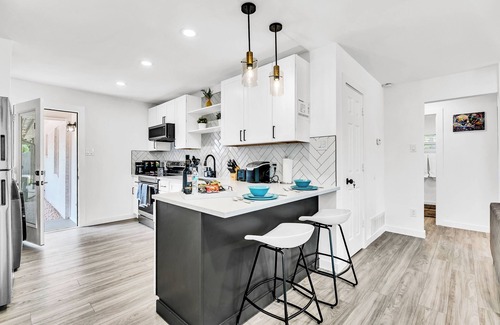 Central Arlington House | Stadium Hideout & Retreat/Walk to AT&T Stadium
