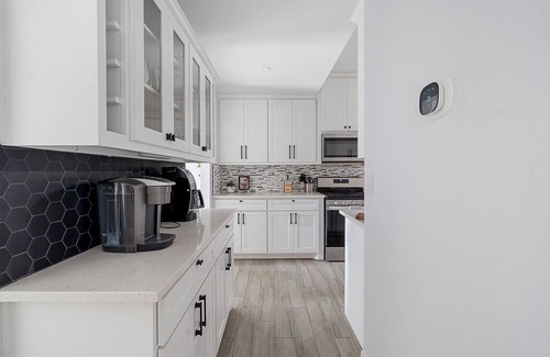 Central Arlington House | Stadium Stay - Billiards, Putt putt, Games, & More