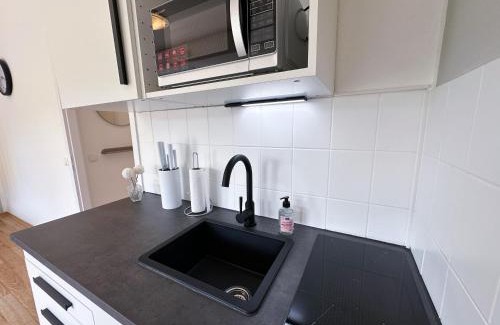 Stadtwald Apartment | Stadtwald Langzeit-Apartment - Küche - Waschmaschine - S-Bahn direkt