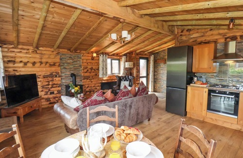 Briggswath Cottage | STAG LODGE HOLIDAY RETREAT, pet friendly, with hot tub in Whitby