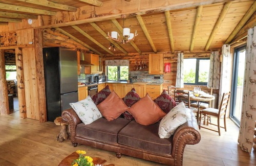 Briggswath Cottage | STAG LODGE HOLIDAY RETREAT, pet friendly, with hot tub in Whitby