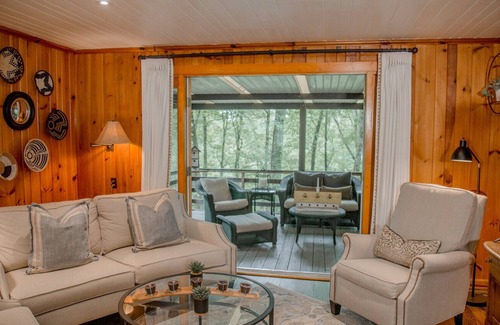 Mirror Lake Cabin | Stag's Pass, 3 BR/ 2 baths of mountain chic within 2 miles of Main Street