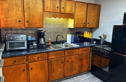 Clifton Forge Cabin | Stained Glass, Fall Foliage, Fly Fishing, Fireplaces, King Bed, Hike Douthat