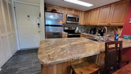 Gatlinburg - Pigeon Forge Apartment | Stairway to Heaven, Breathtaking mtn views Indoor pool & hot tub