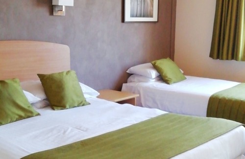 Dolphin Hotel | Stamford Gate Hotel
