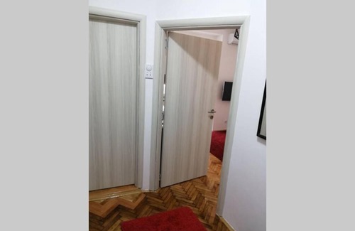 City Center Apartment | Stan u strogom centru Niša sa parking mestom