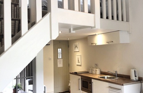 Gosforth Cottage | Stand alone Mini house, close to city centre, next to Jesmond Dene house hotel.