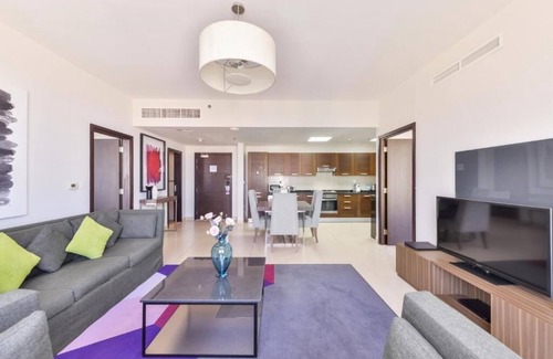 Sheikh Zayed Road Apartment | Standard 2 Bedroom w/Infinity Pool Near DWTC