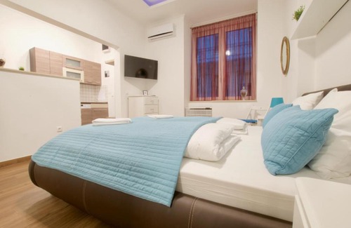 Erzsebetvaros Apartment | Standard Apartment by Hi5 -Baross Square