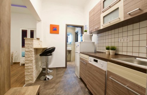 Erzsebetvaros Apartment | Standard Apartment by Hi5 -Baross Square