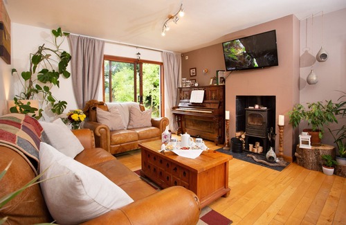 Alness Bed & Breakfast | Standard Double Room in Country Side Guesthouse with Shared Bathroom and beautiful views.
